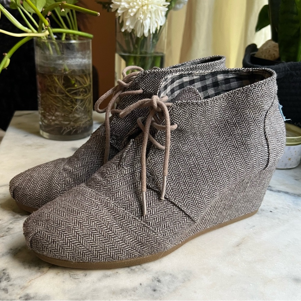 TOMS Tweed Wedge booties sz 9